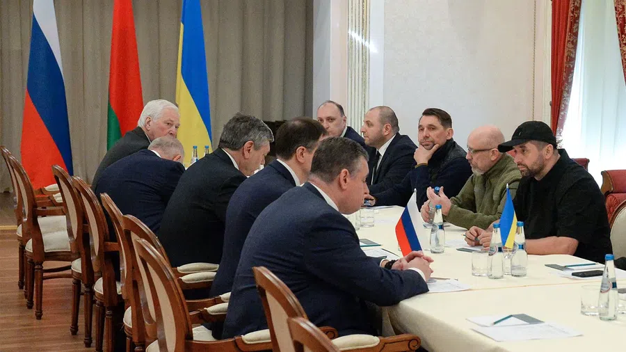Делегация Украины приехала на место второго раунда переговоров с Россией в Белоруссию