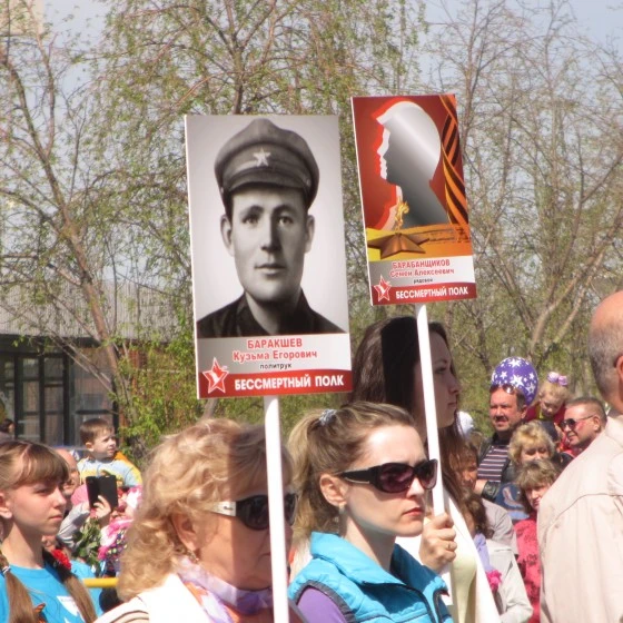 Более 2000 искитимцев прошли в строю Бессмертного полка