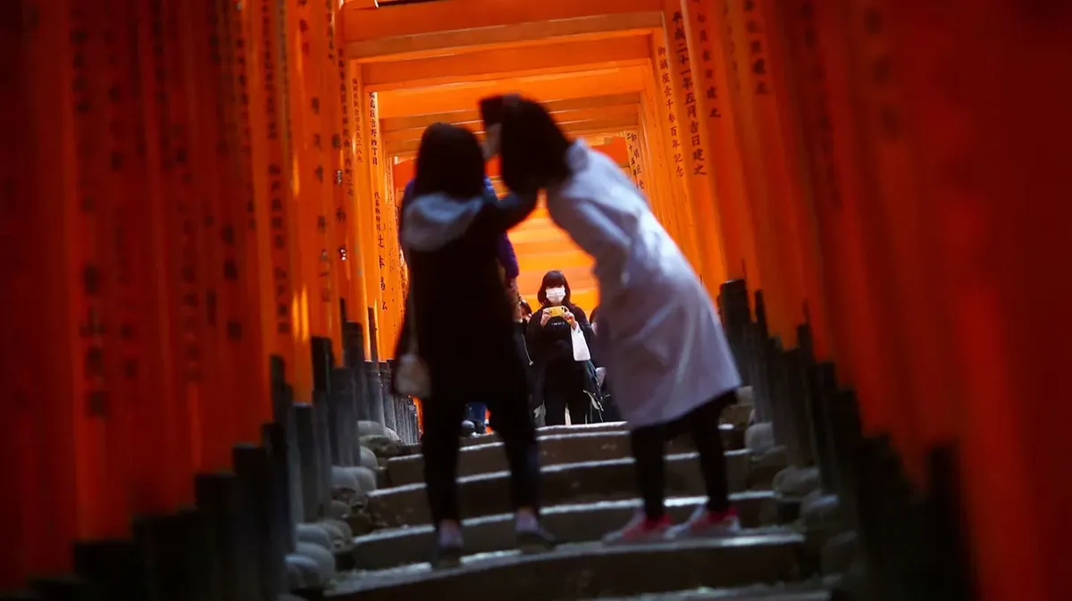 Япония откроется для туристов через два года, но только с масками, страховкой и гидами