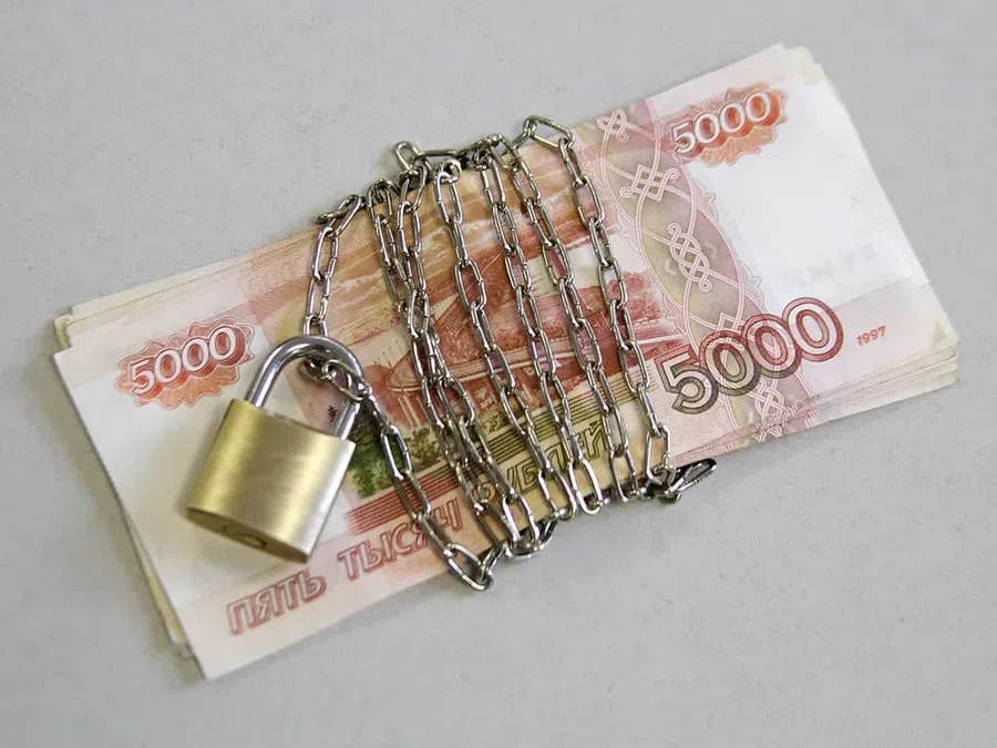 Чиновника мэрии Новосибирска отдали под суд за взятки и отмывание денег. Ущерб составил около 900 тыс. рублей
