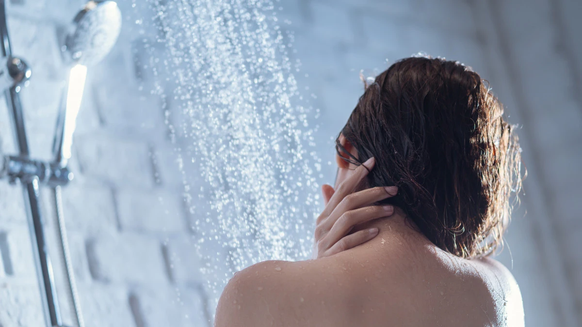 Почему очень горячий душ опасен для здоровья - пять проблем назвал сосудистый хирург 