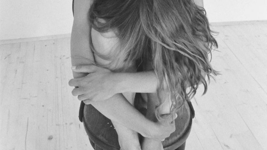 В Серпухове 19-летняя дочь заявила в полицию на насиловавшего ее с 5 лет отца. Мужчина запугивал ее, чтобы она ничего не рассказала