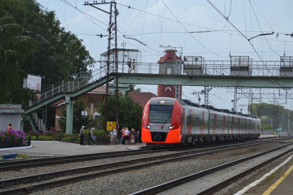 Безналичную оплату проезда в электричках разрешили в Новосибирской области. Но не со всех станций