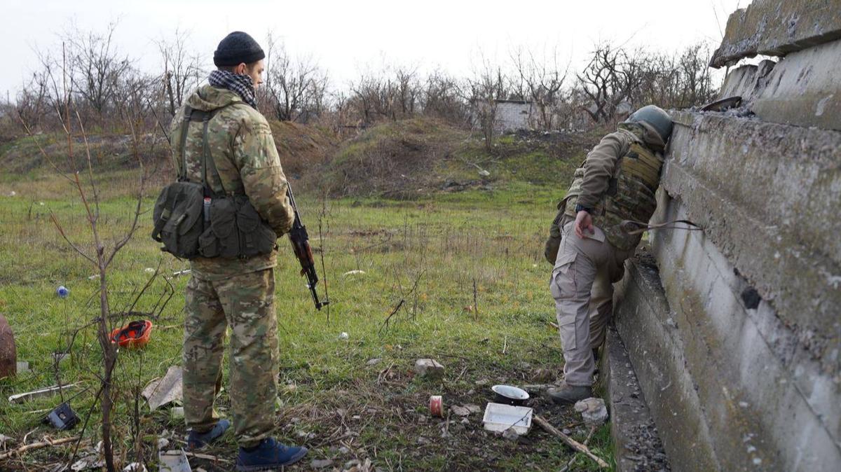 Мурз военкор об авдеевке. Авдеевскаая проомка Сладков крест. Штурм Авдеевки. Сладков военкор сбил человека.