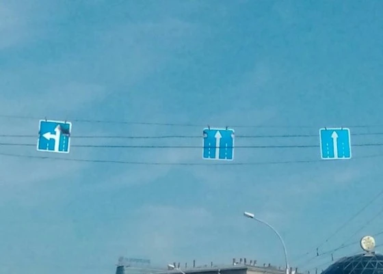 Дорожные знаки оплавились