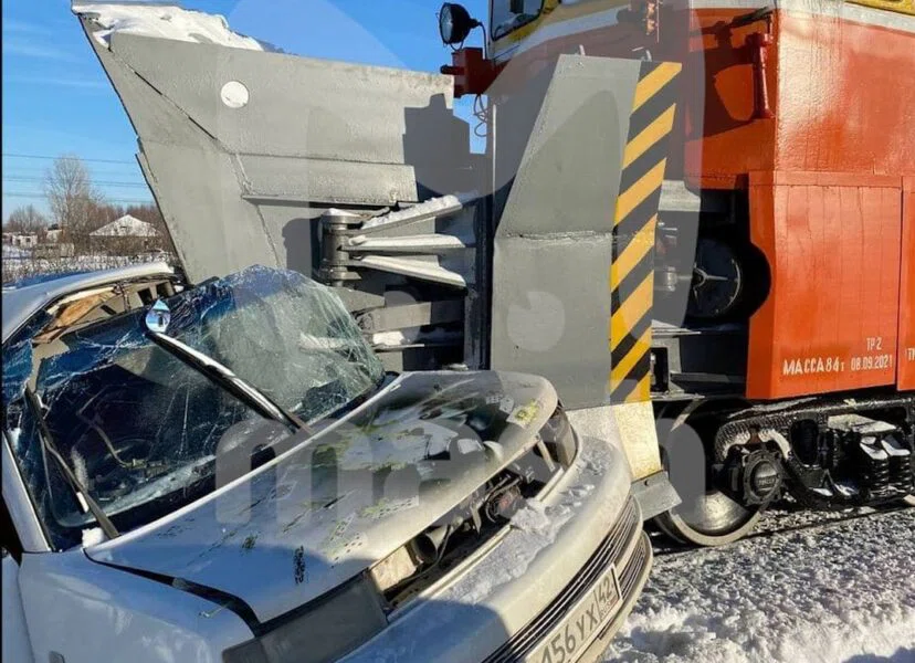 В Алтайском крае в ДТП со снегоуборочным поездом погибли трое детей. Учитель развозила учеников по домам