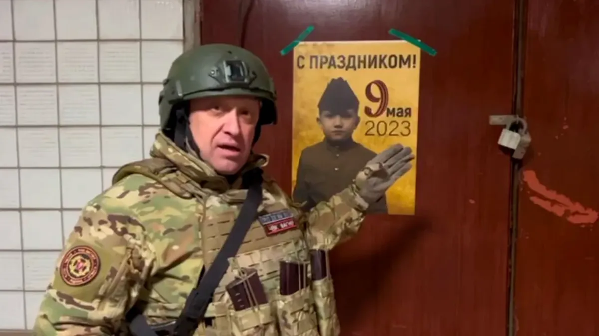 Подразделение Минобороны сбежало с позиций на артемовском направлении в День Победы, заявил Пригожин