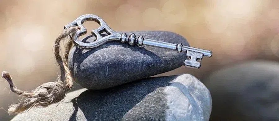 камень, ключ