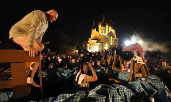 крещение, прорубь