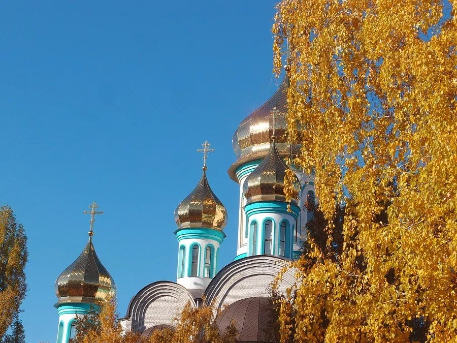 церковь, осень