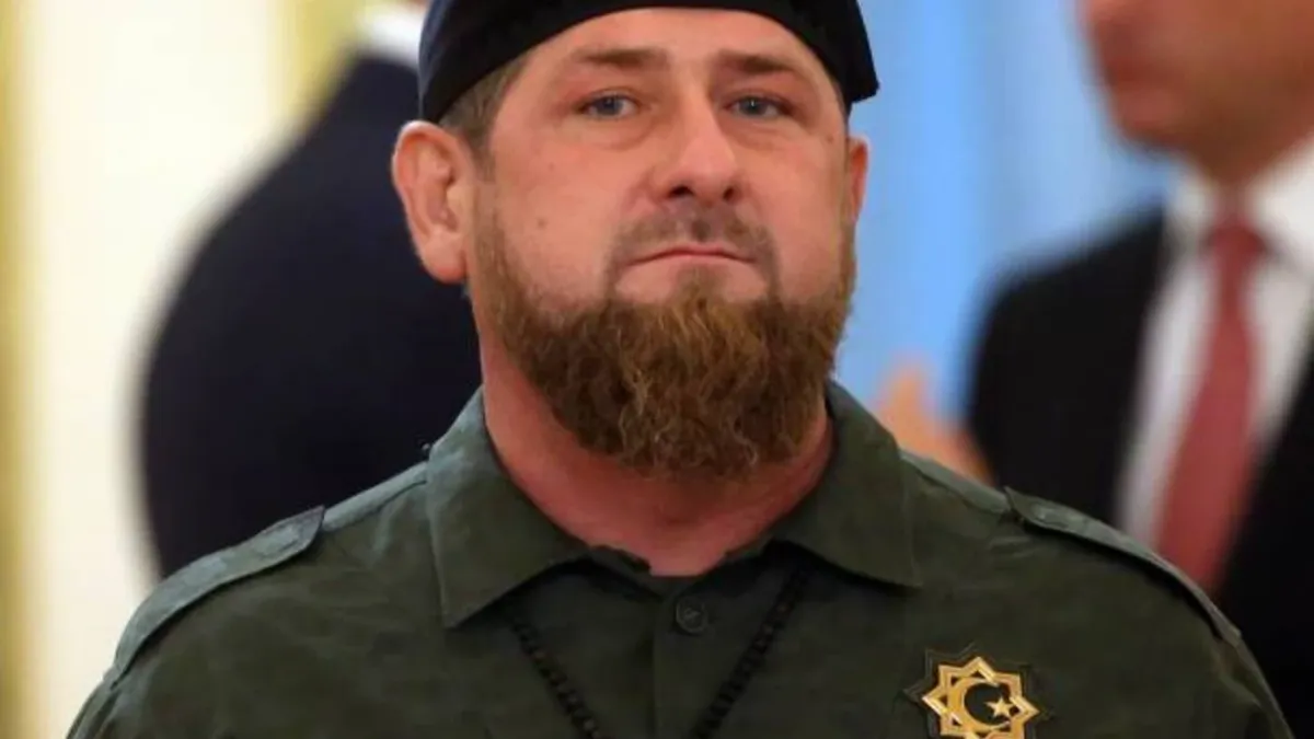 «Кадыров умер» Что произошло с главой Чечни и где он сейчас – в ЦКБ Управделами президента заметили приближенных Рамзана Кадырова и десятки дорогих машин с чеченскими номерами 