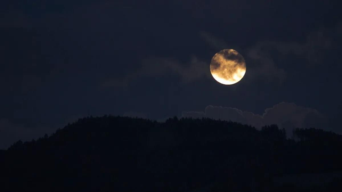 Лунное затмение начнется в 12.10 по Москве 8 числа в ноябре месяце 2022. Фото: www.piqsels.com
