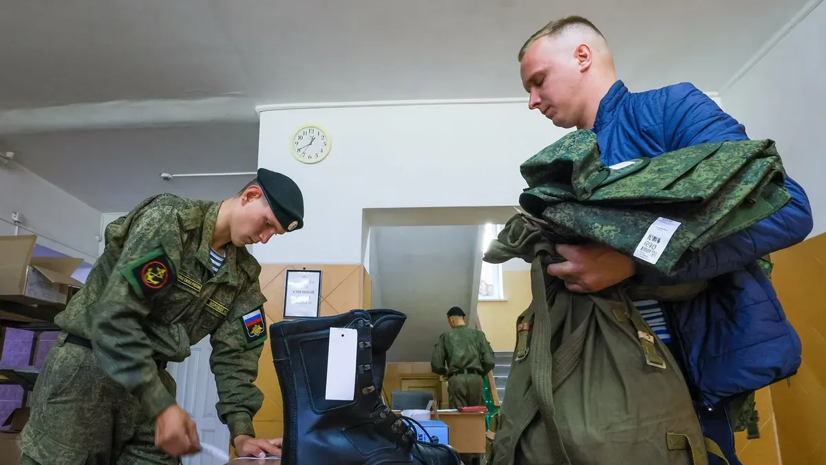Солдаты срочной службы могут в любой момент подписать контракт с Минобороны РФ. Фото: объясняем.рф