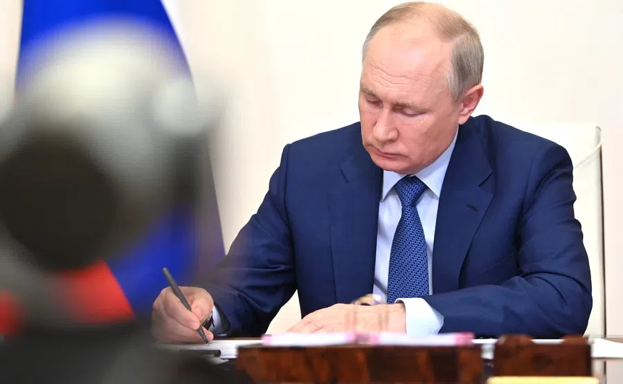 Путин подписал указ о гуманитарной помощи жителям украинского Донбасса