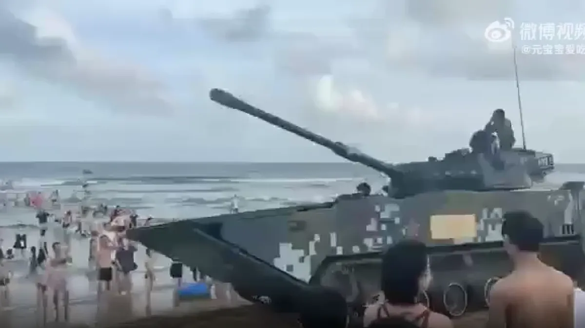 Китай приготовился «встречать» американского политика Нэнси Пелоси танками на пляже - видео