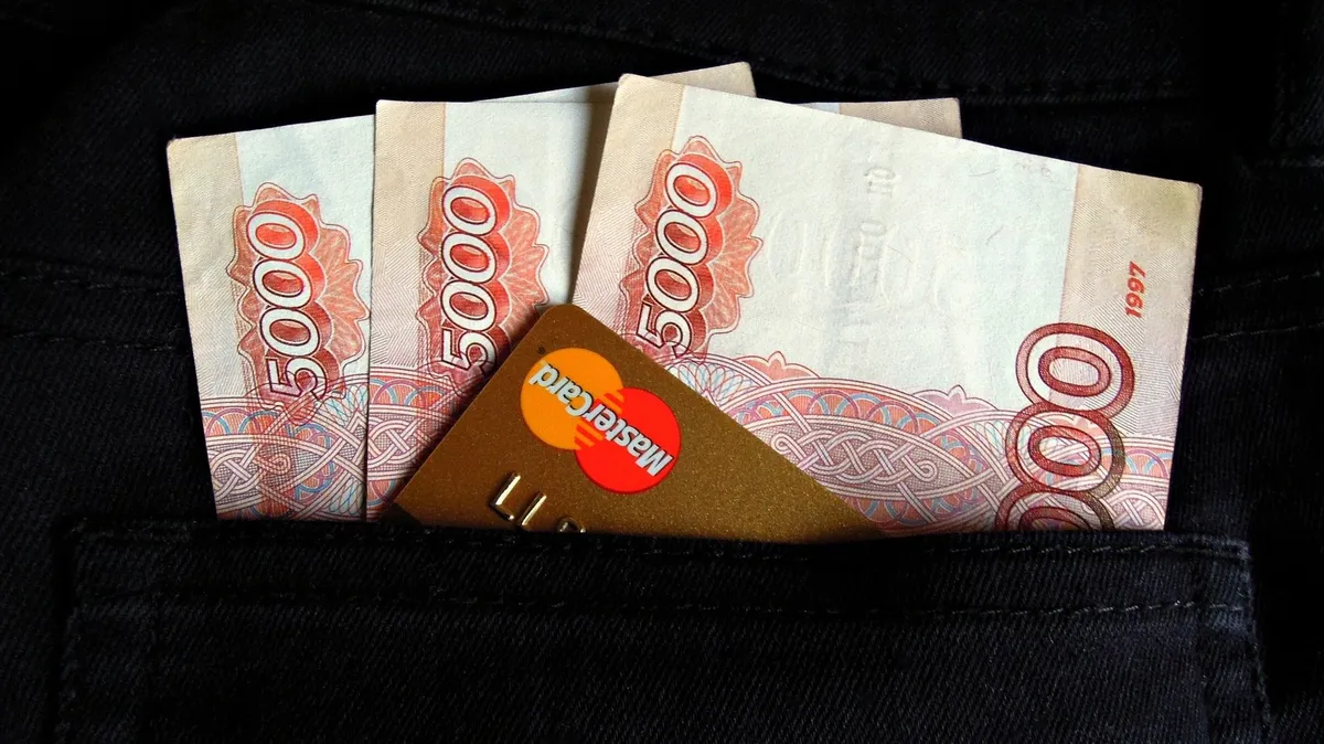 Решетников ожидает рост реальных зарплат в РФ в 2023 году более чем на 5%