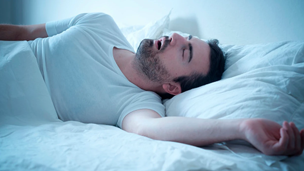 Как перестать храпеть: эффективный трюк с подушкой, чтобы положить конец «шумной привычке»