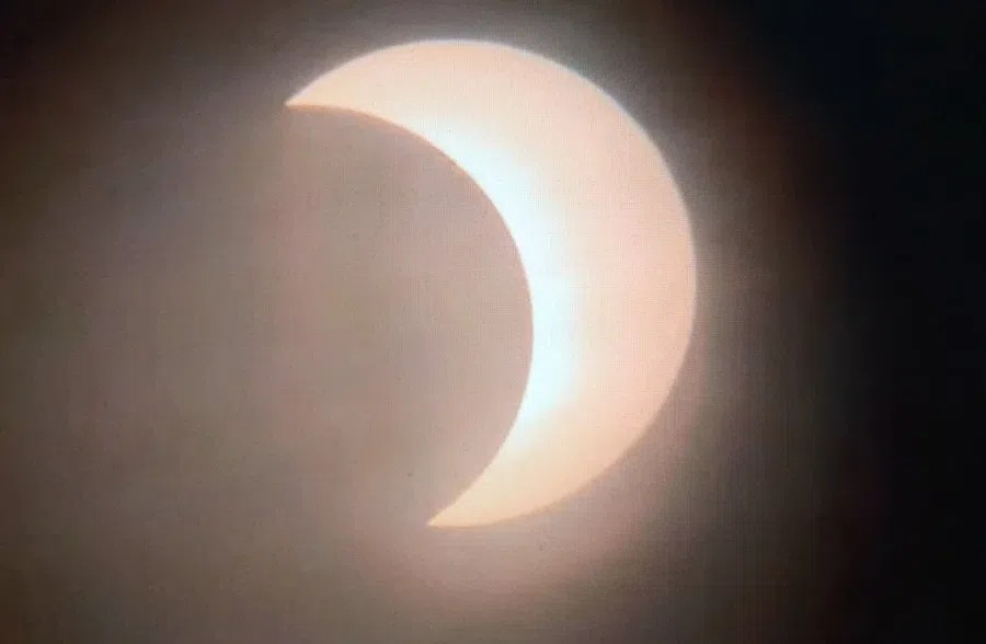 Затмения 21 века в россии. Солнечное затмение 10 июня 2021. 10 Июня.кольцеобразное солнечное затмение. Кольцеобразное затмение 2021. Solar Eclipse 2021.