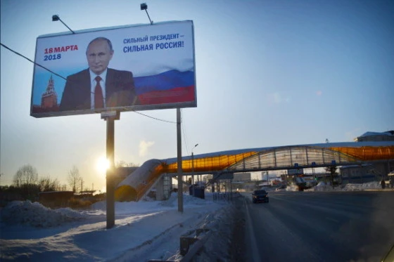 Баннеры Владимира Путина, баллотируегося в президенты как самовыдвиженец, стоят и в Бердске