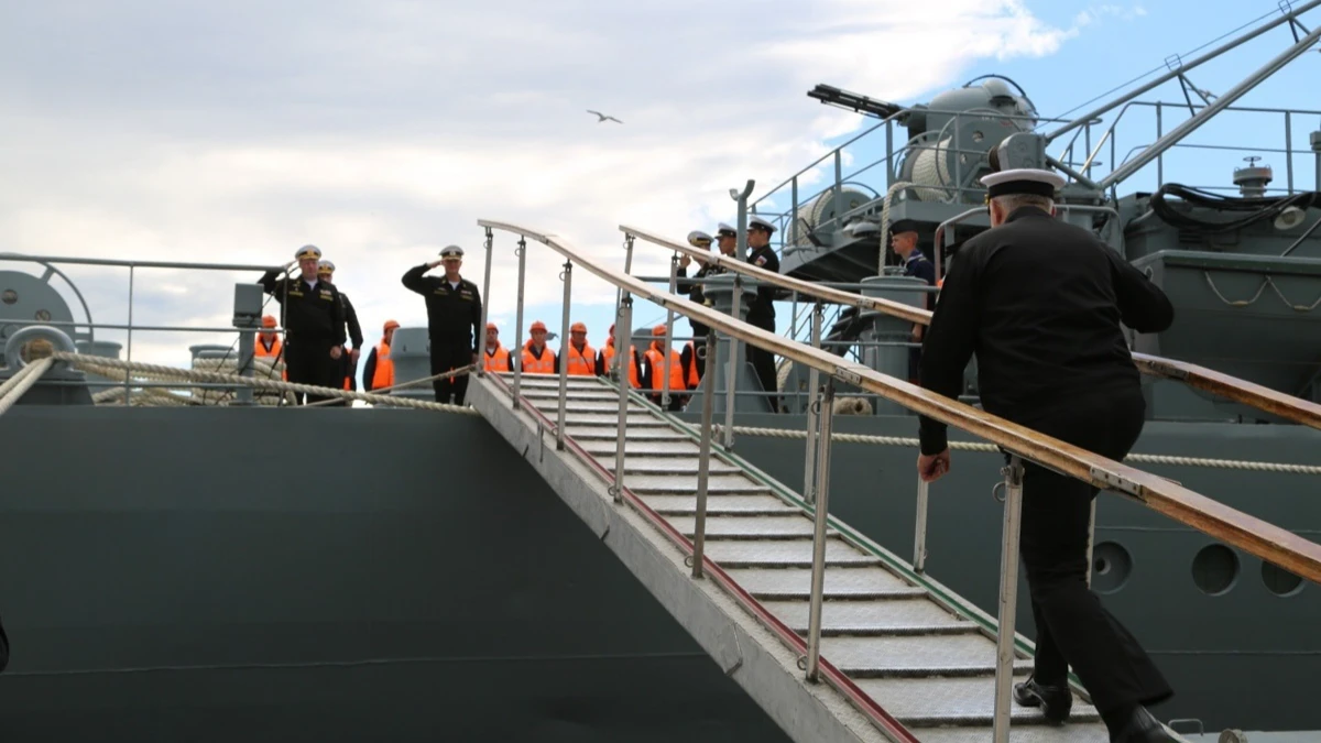 Российские моряки, которых незаконно удерживали на Украине, возвращаются на родину. Фото: Минобороны