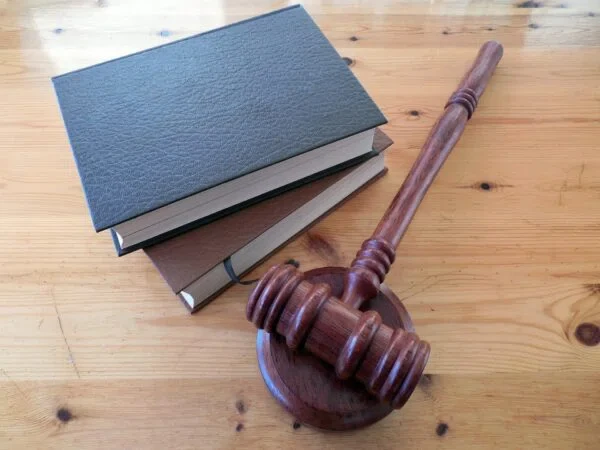 Суд изменил меру пресечения фигурантам