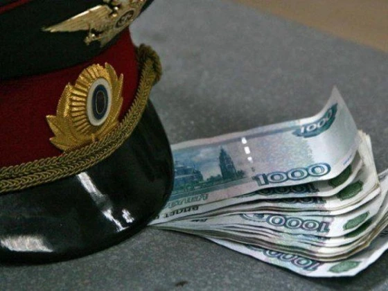 Взятки берут и полицейские