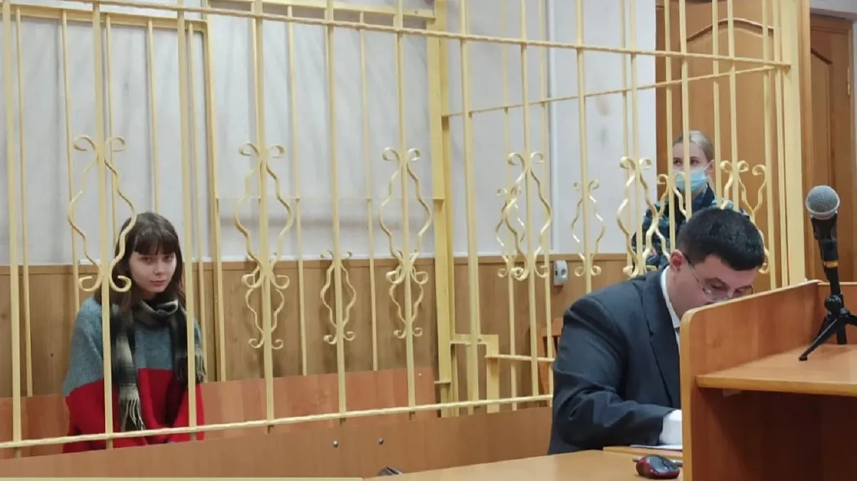 Студентку Олесю Кривцову отправили под домашний арест по делу о «дискредитации армии» 