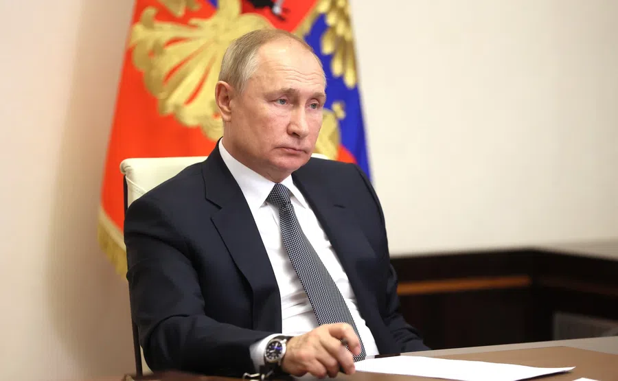 Путин поручил увеличить компенсации семьям погибших на опасных объектах за счет их собственников