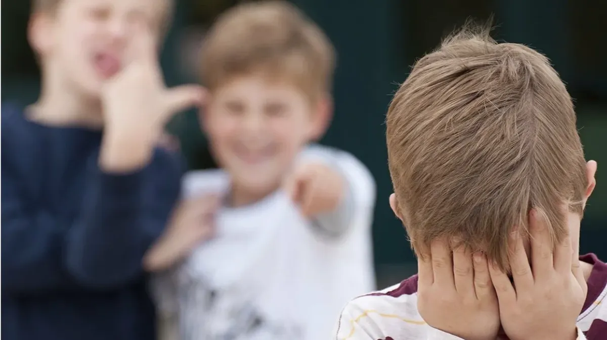 Молил о пощаде: В Свердловской области пятеро подростков пытали ребенка и все снимали на телефон