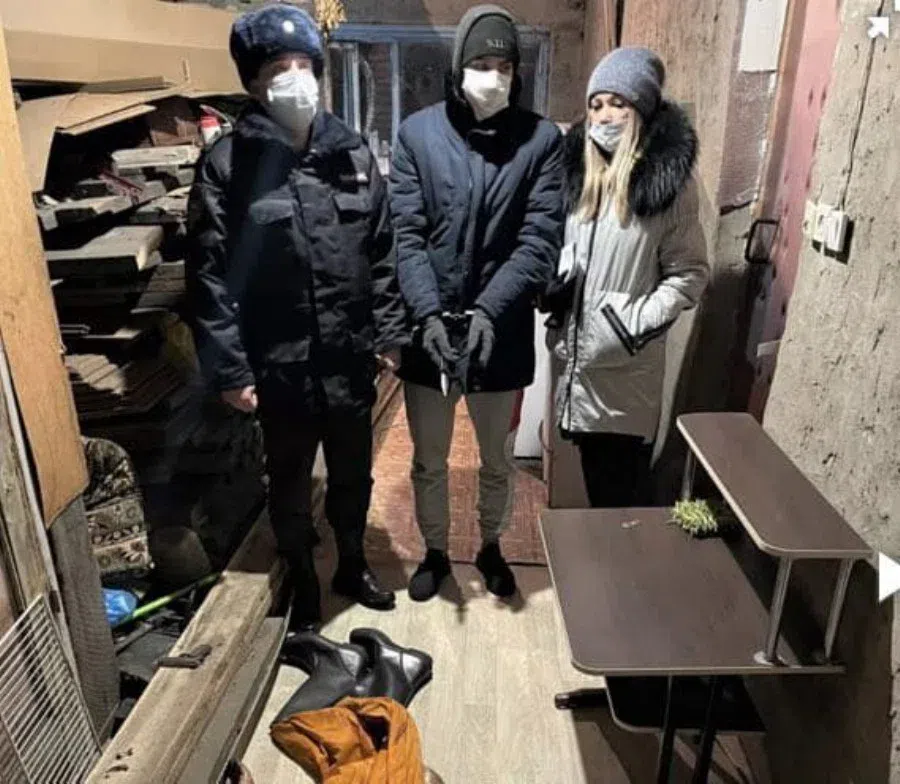 В Новоалтайске 22-летний бывший ученик зарезал пожилую учительницу