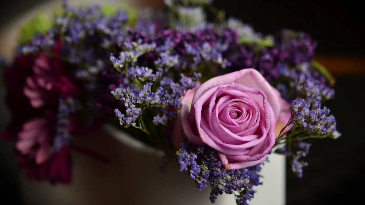 Как сохранить срезанные свежие цветы в вазе дольше недели – эту ошибку допускают все