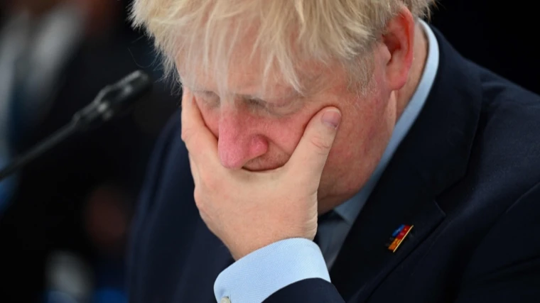 Премьер-министр Британии Борис Джонсон принял решение уйти в отставку. Политик оказался замешан в гей-скандале