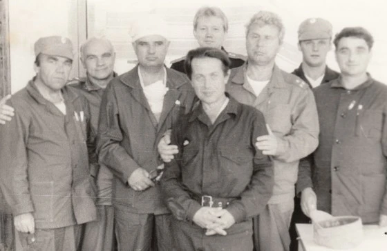 Валерий Васильевич Хвостенко со своей бригадой. 1986 г. Из фондов ИГИХМ