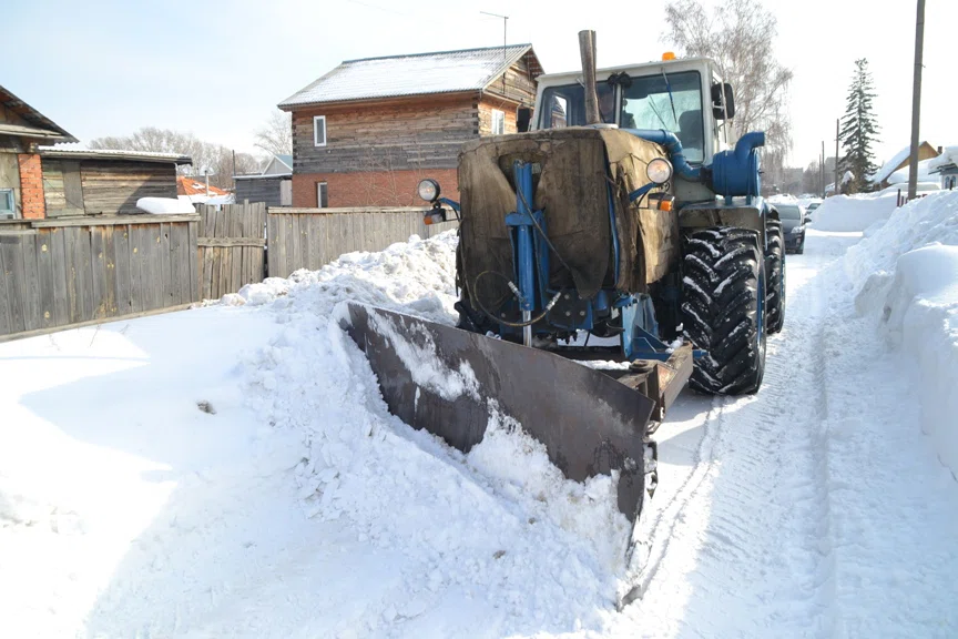 Снегоуборочная машина насмерть задавила пенсионера в Казани