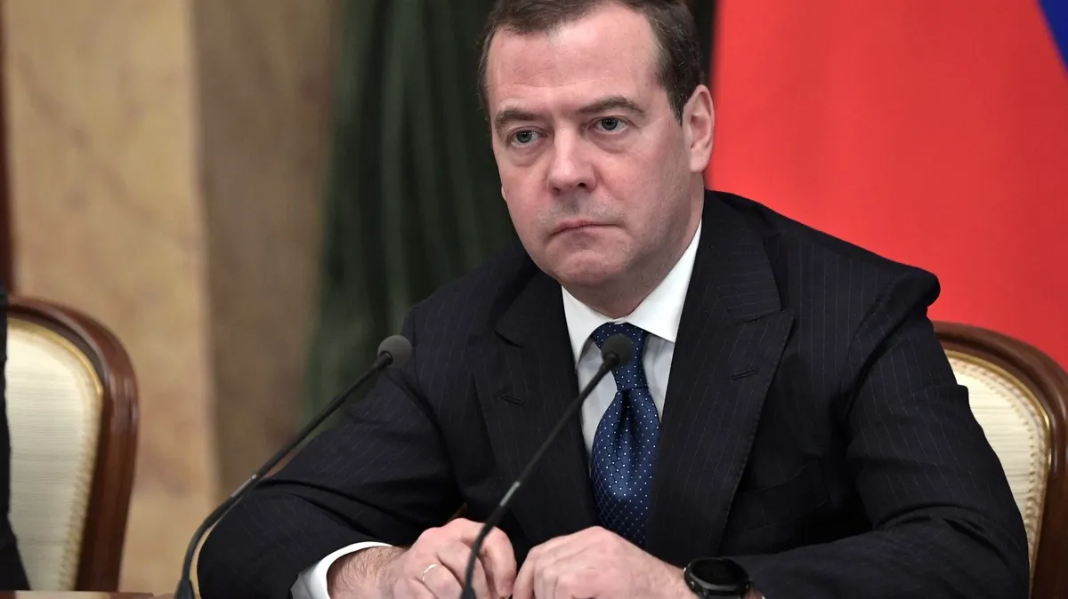 Медведев заявил, что отношения с США находятся в точке нуля по Кельвину: «Пусть сами прибегут или приползут»