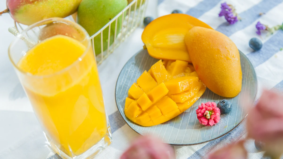 Для пищи стоит выбирать спелые фрукты, например, манго. Фото: www.piqsels.com