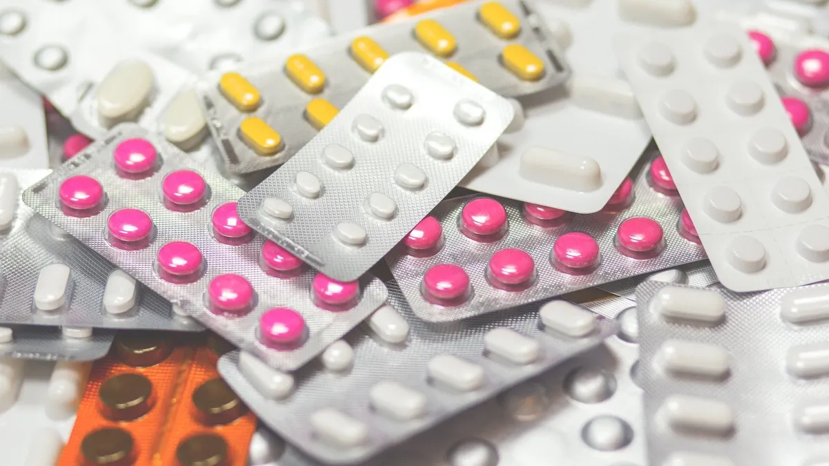 Минздрав оценил ситуацию с поставками зарубежных лекарств в Россию и заявил о спросе гормональных препаратов среди россиян