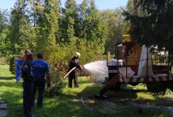 Мужчин ударило током