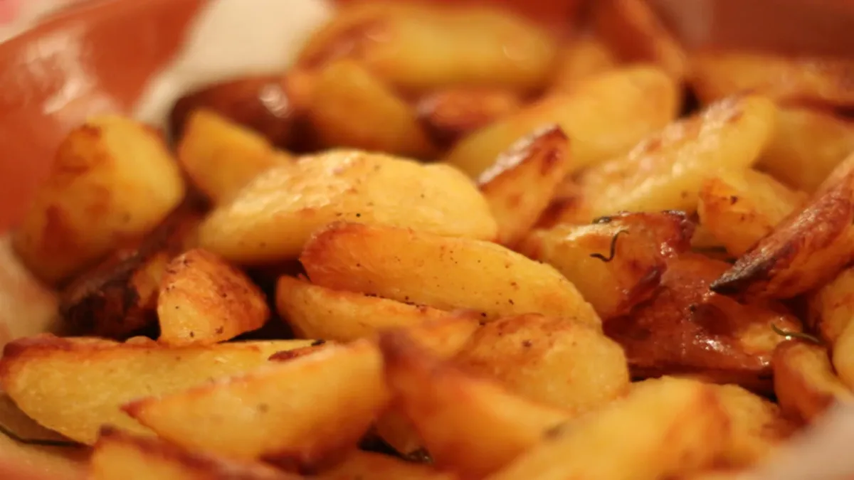 Жареная картошка — популярное блюдо в мире.