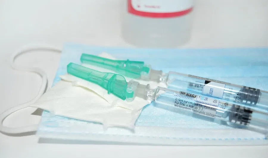 Идею обязательной вакцинации оценили в Совфеде: Госдума уже отказалась включать прививку от коронавируса в календарь