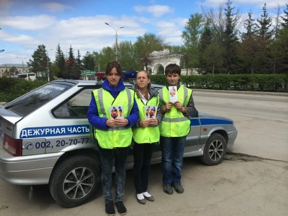 Юные инспектора движения призывали водителей автомобилей быть внимательнее