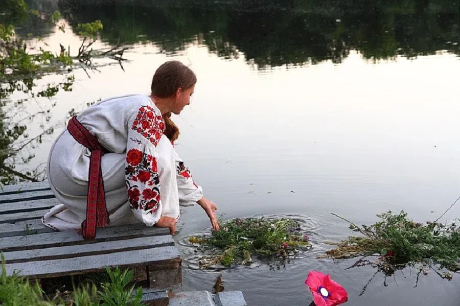 венок, вода, девушка, Иван Купала