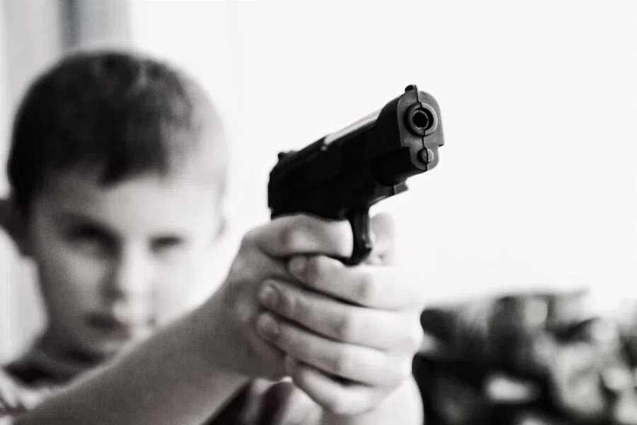 Во Владимирской области двухлетний мальчик выстрелил сам себе в глаз
