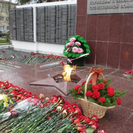Память благодарных потомков