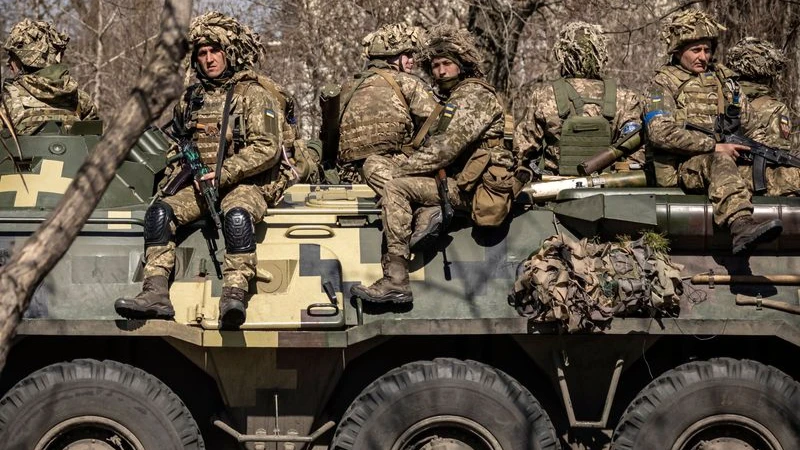 Украинские военнослужащие в городе Северодонецк на Донбассе 7 апреля. Фото: Фадель Сенна / AFP / Getty Images