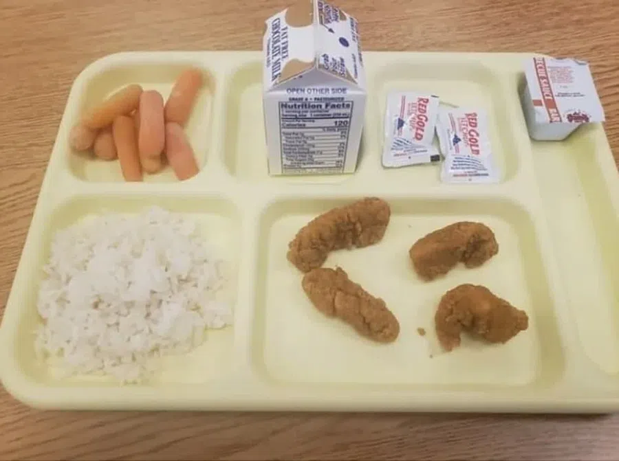 Бывший заключенный пожалел детей после сравнения обедов в школе и в тюрьме США