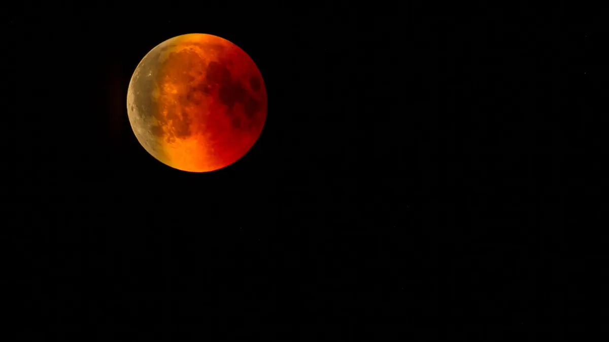 Лунное затмение 8 ноября 2022 года по новосибирскому времени будет в 17.30 вечера. Фото: www.piqsels.com