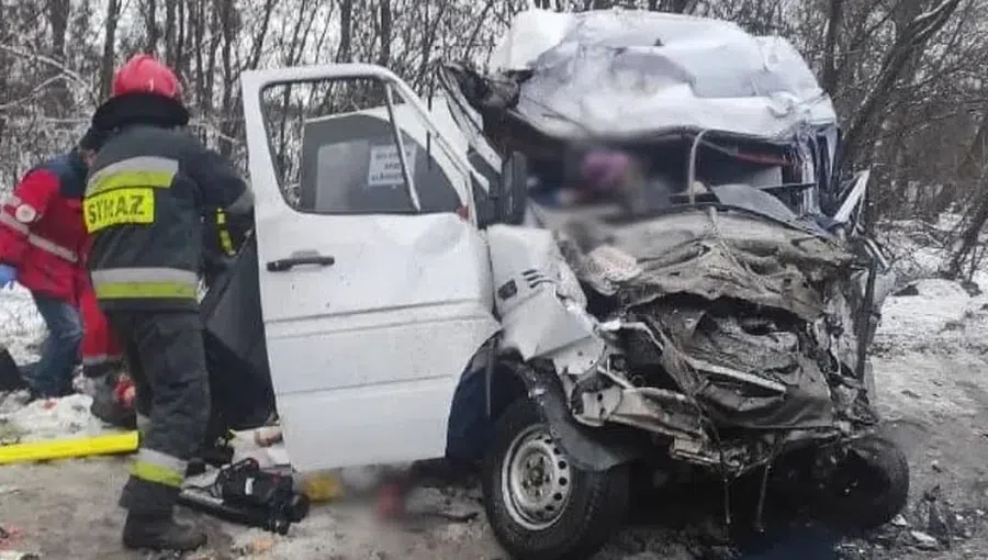 На Украине в жутком ДТП с микроавтобусом погибли 11 человек