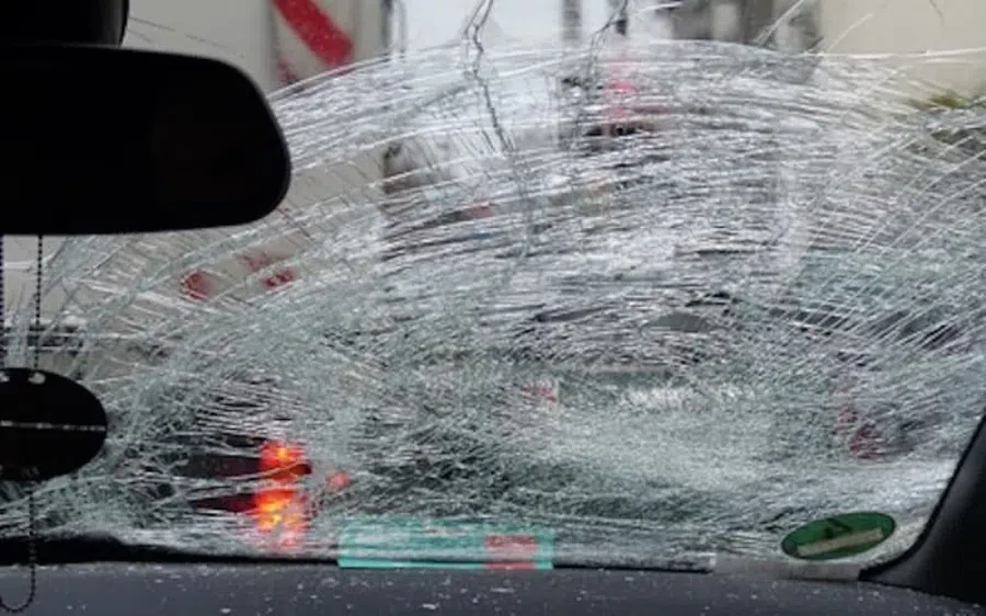 В погоне со стрельбой и несколькими разбитыми машинами в Москве задержали наркокурьера на BMW