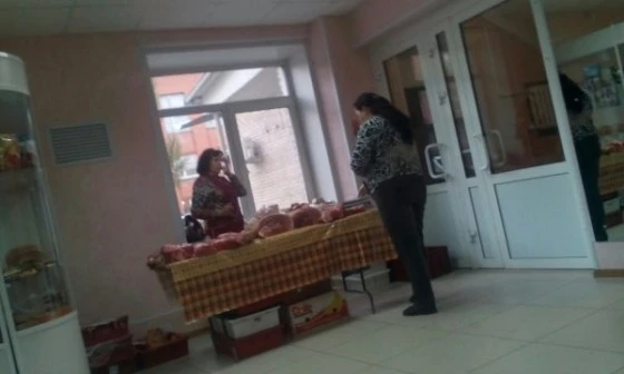 Мясом торгуют в администрации Искитима